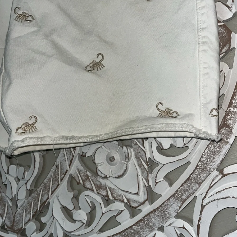 J Crew White Broken In Embroidered Scorpion Cut Off Bermuda Shorts Mens sz31 EUC